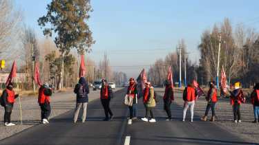La interrupción del tránsito comenzó a las 10 y se prolongará hasta las 14. Foto Juan Thomes