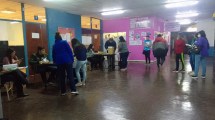 Imagen de Arrancaron las elecciones de la UNCo en Roca: ya se vota rector, decano y consejeros