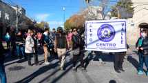 Imagen de Con una marcha en Roca, retirados y pensionados se sumaron al reclamo de la Policía
