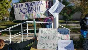 Los trabajadores de Adanil acentúan la protesta y brindarán atención reducida en Roca