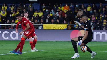 Rulli falló tres veces, Liverpool aprovechó y se metió en la final de la Champions: mirá los goles