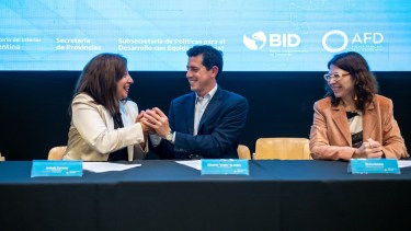 La firma se realizó en el Ministerio del Interior con el titular de esa cartera, Wado de Pedro. Foto: gentileza.