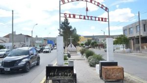 Se largó a llorar porque la habían asaltado y el ladrón volvió para abrazarla