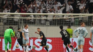 Santos Borré metió al Frankfurt en la final de la Europa League