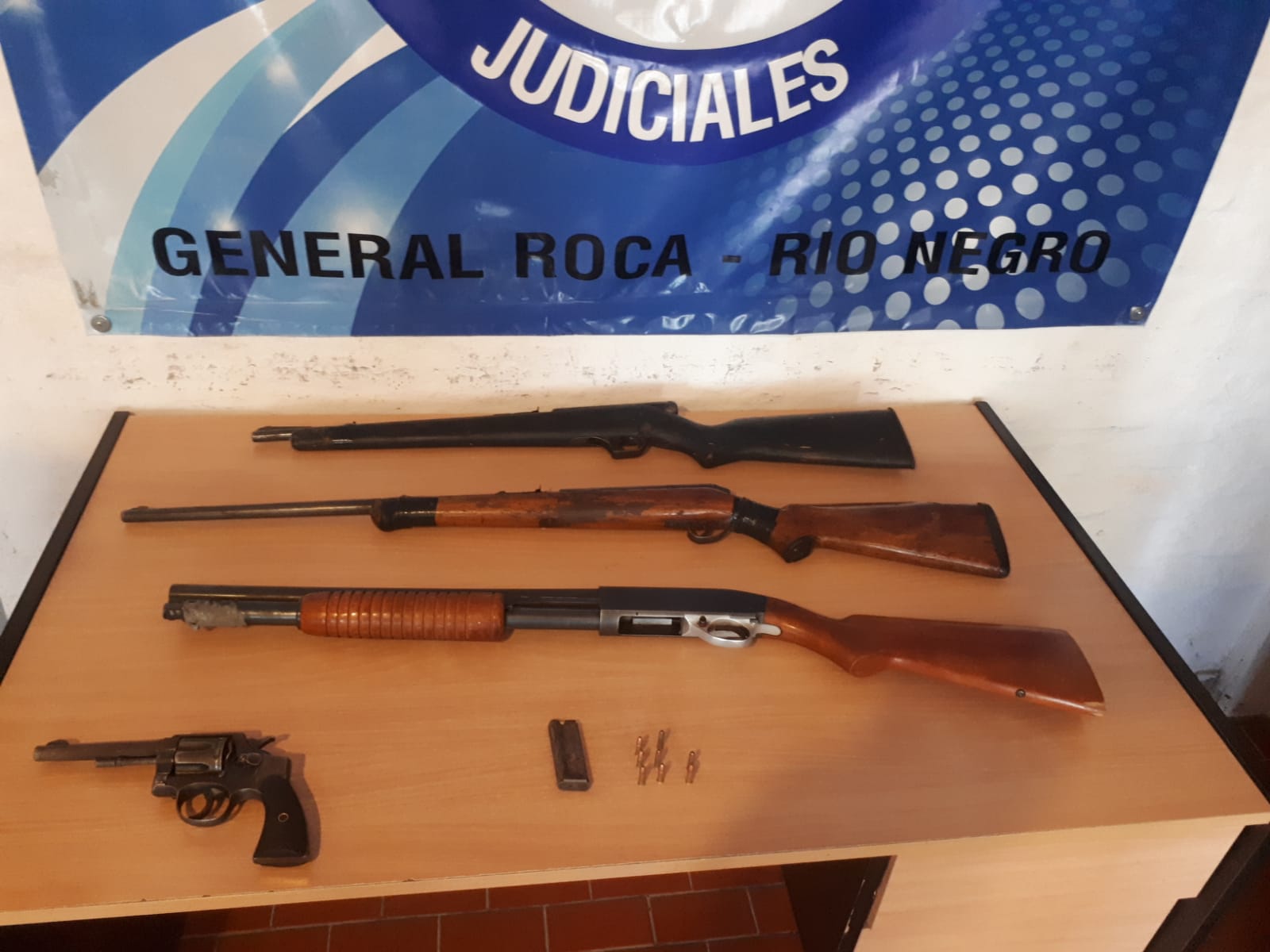 Las armas fueron secuestradas en medio de un operativo realizado entre J.J. Gómez y Guerrico. (foto: gentileza)