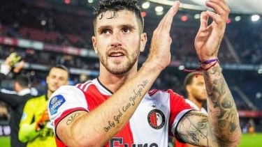 Marcos Senesi juega en el Feyenord y es titular en su equipo. 