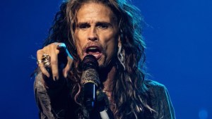 Steven Tyler a rehabilitación y Aerosmith suspende conciertos