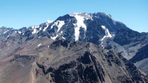 Un andinista muerto y otro con sus extremidades congeladas en el Parque Aconcagua
