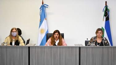 De izquierda a derecha: Rita Lucia, Alejandra Berenguer y Sonia San Martín, las tres juezas de Cipolletti que elevaron la nota al STJ 