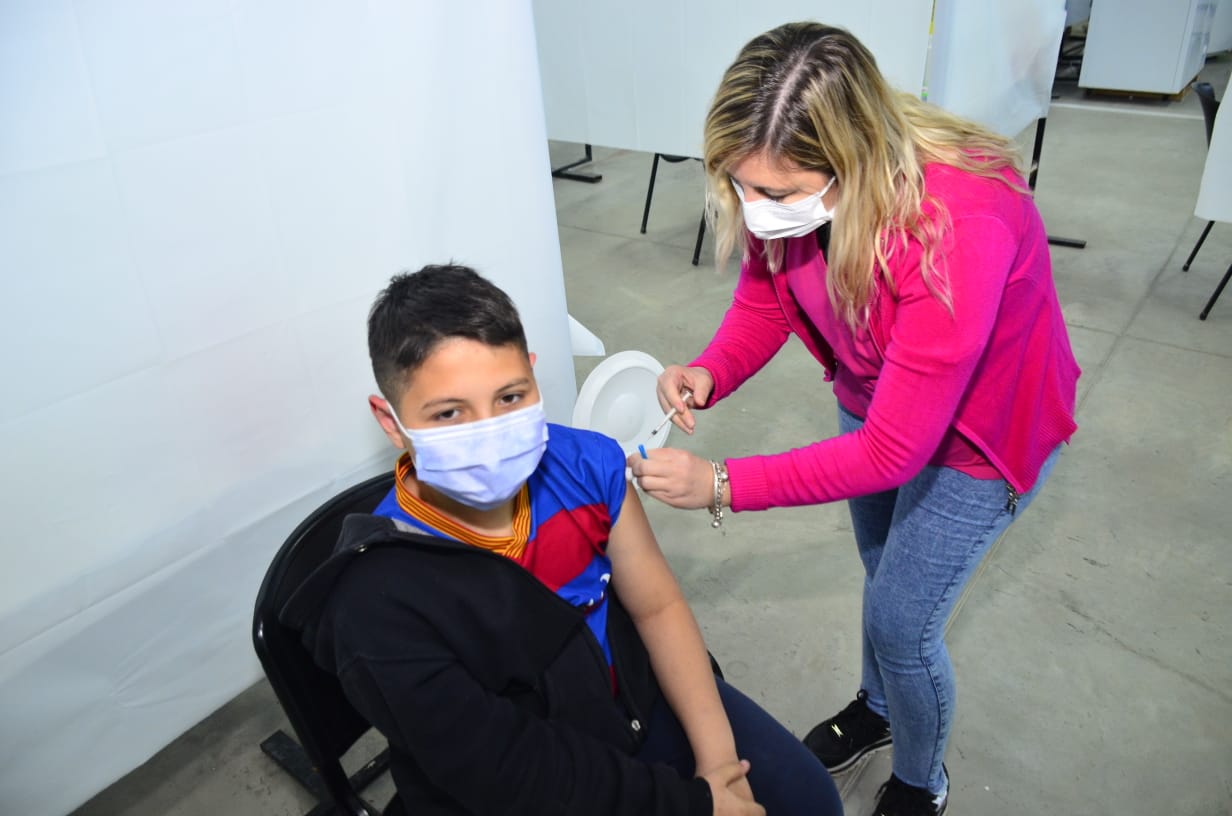 Esta semana habrá vacunación covid en niños y mayores de 18 años en el hospital de Regina. (Foto Néstor Salas)
