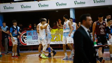 Zarate festeja el golpe en Viedma, en el primer juego de la serie, que es al mejor de cinco partidos. Foto: Pablo Leguizamon