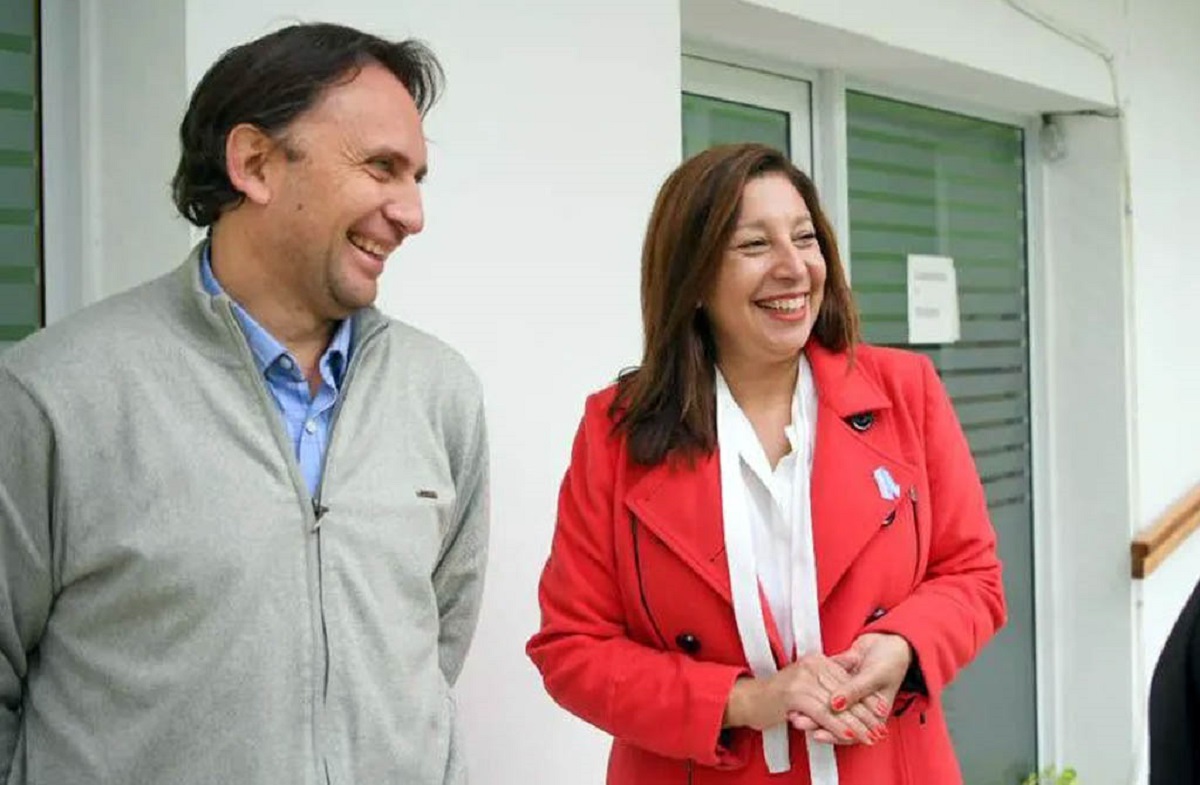 Núñez junto a la gobernadora Arabela Carreras. Foto: gentileza Secretaria de Medios PRN