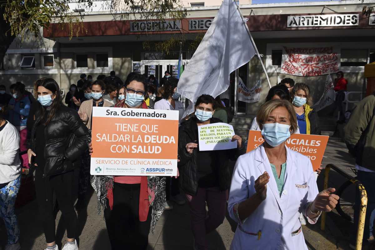 En Viedma hubo marchas de los hospitalarios. Foto: Marcelo Ochoa