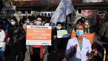 En Viedma hubo marchas de los hospitalarios. Foto: Marcelo Ochoa