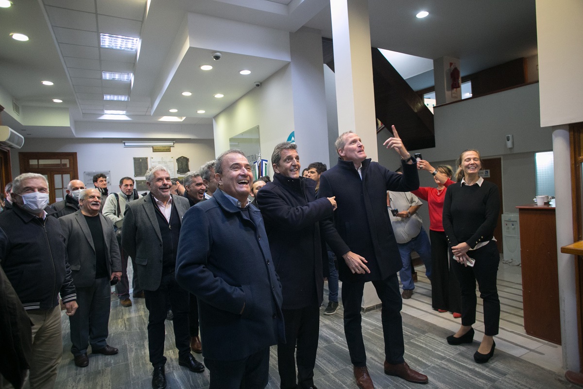 Entre las visitas realizadas en la capital rionegrina, Massa visitó la Legislatura de Río Negro. Foto Pablo Leguizamon