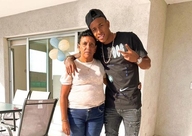 Sebastián Villa y la foto que subió a sus redes sociales donde comparte una frase con la imagen de su madre. 