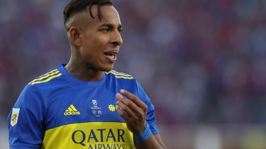 Sebastián Villa será titular mañana en el partido de Boca por Copa Libertadores luego de que la justicia le permitiera abandonar el país. 