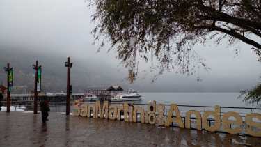 Comerciantes de San Martín de los Andes quieren promover un centro comercial a cielo abierto para impulsar las ventas. (Foto de archivo de Patricio Rodríguez)