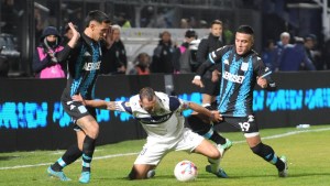 Gimnasia le ganó en el Bosque a Racing por 3-1 y se afirma en la zona alta de la tabla