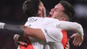 River sufrió pero aguantó y le ganó 2-1 a Lanús en el Monumental