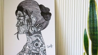 Ambar con 15 años desarrolló su propio emprendimiento para solventar su participación en un simulacro de la ONU. Foto gentileza