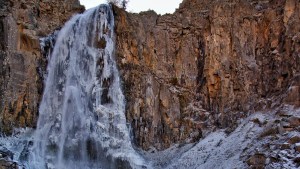 Norte neuquino: así se llega a la cascada que se congela en Manzano Amargo