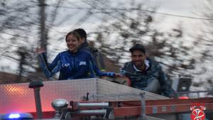 Con una escolta de bomberos fue recibida la patinadora roquense que compitió en Paraguay