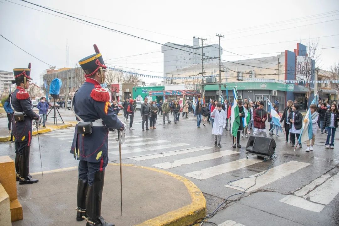 En el acto participaron granaderos del Regimiento “General Don José de San Martín". Foto gentileza Municipio de Roca