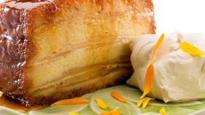 Flan de manzanas (tipo tarantella) con crema chantilly