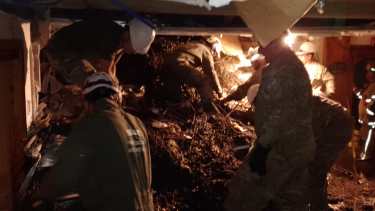 La brigada USAR trabajó sin descanso, junto a los bomberos de Melipal, el Ejército y la Secretaría de Protección Civil. Foto: gentileza