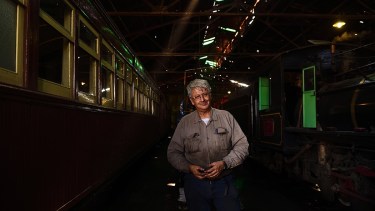 Gabriel Asenjo en los talleres de La Trochita en Jacobacci, en la Región Sur de Río Negro. Foto: Alejandro Carnevale.