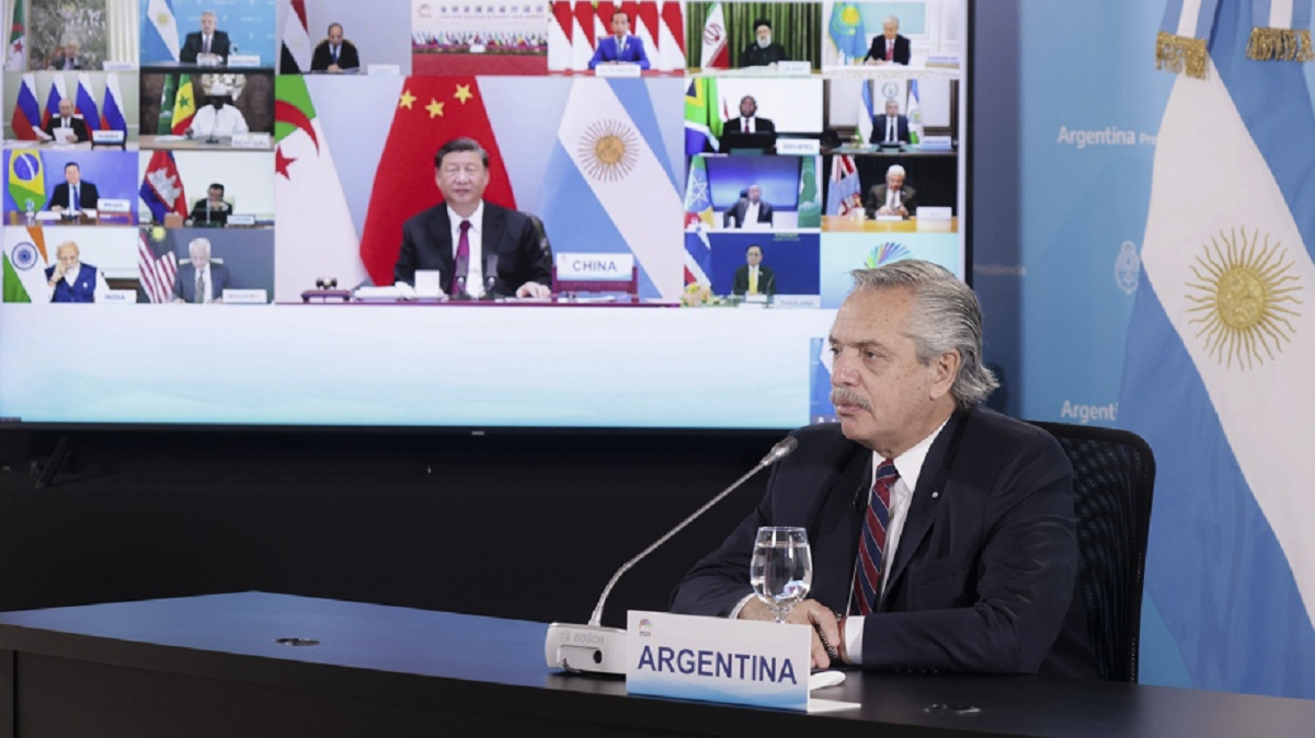 "Argentina quiere sumarse a ese espacio y brindar sus aportes", dijo Fernández al exponer ante el BRICS. 
