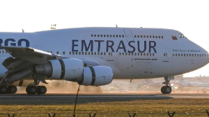 Avión venezolano retenido en Ezeiza: allanan el hotel en el que se aloja la tripulación