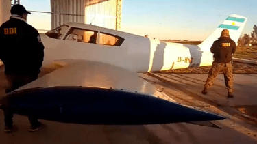 Una avioneta robada fue hallada en el campo del hermano de Rocío Marengo. 