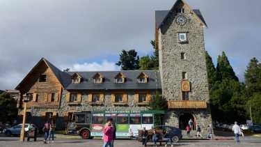 La torre del Centro Cívico, sede de la intendencia de Bariloche.