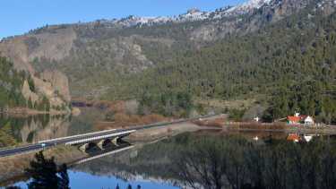 Según el parque Nahuel Huapi, el joven se ahogó cuando entró a nadar en la zona de Confluencia Traful. (Archivo).-