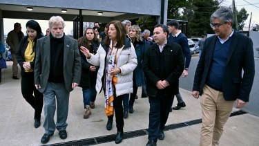 La gobernadora Arabela Carreras inauguró en Bariloche un nuevo gimnasio polideportivo y se refirió a la explosión de Cona Niyeu. Foto: Chino Leiva
