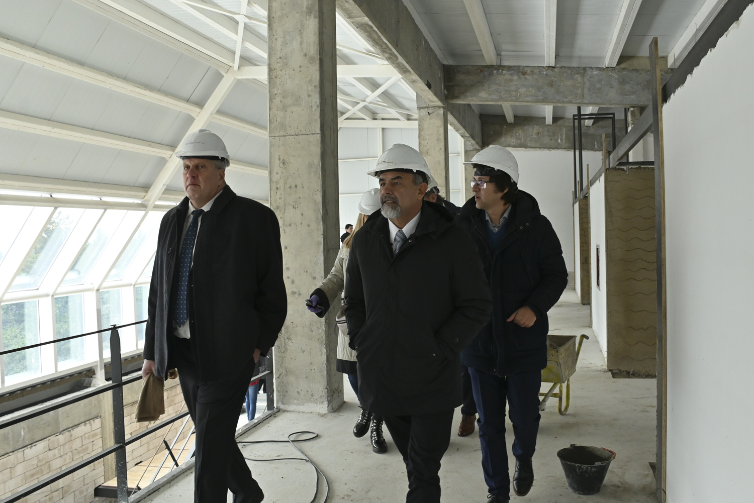 El ministro de Educación de Nación, Jaime Perczyk, recorre con el rector de la UNRN, Anselmo Torres, la obra del campus universitario que se construye en Bariloche. Foto: archivo