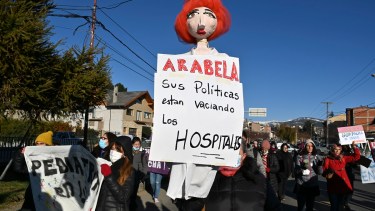 Los trabajadores de la salud se manifestaron en Bariloche. Foto: Chino Leiva