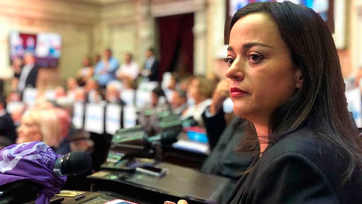 La presidenta de la Cámara de Diputados, Cecilia Moreau, y Cristina Kirchner acordaron la suba tras el pedido de los distintos bloques.
