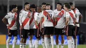 La defensa de River no tuvo un buen partido ante Vélez y no faltaron los memes