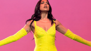 Video: Dua Lipa fue tendencia en redes por un particular baile que realizó en Eslovaquia