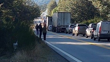 Mapuches cortaron durante dos horas la ruta que une Bariloche y El Bolsón