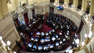 La sesión comenzó y la ampliación de la Corte Suprema es el tema central en el Senado. 