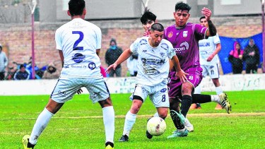 Atlético Regina visita hoy a Argentinos del Norte, en Roca. (Foto: Néstor Salas)