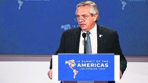 Tibios intentos de acercamiento entre el albertismo y La Cámpora