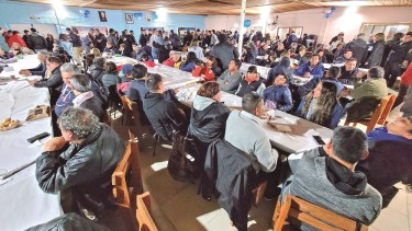 El llamado a  San Antonio reunió a legisladores, intendentes, concejales, dirigentes de Unidades Básicas y de distintas agrupaciones provinciales. Foto: Martín Brunella.