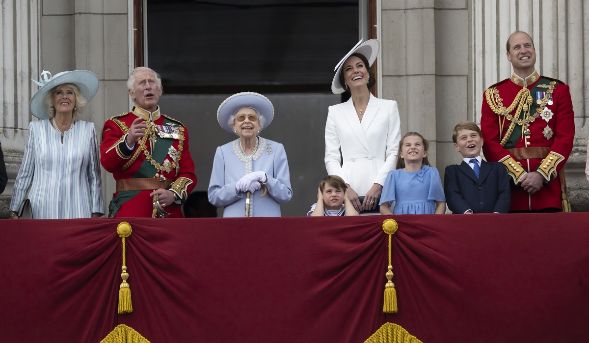 Los británicos tomaron el centro de Londres para celebrar a su "increíble" reina. Foto: AP 