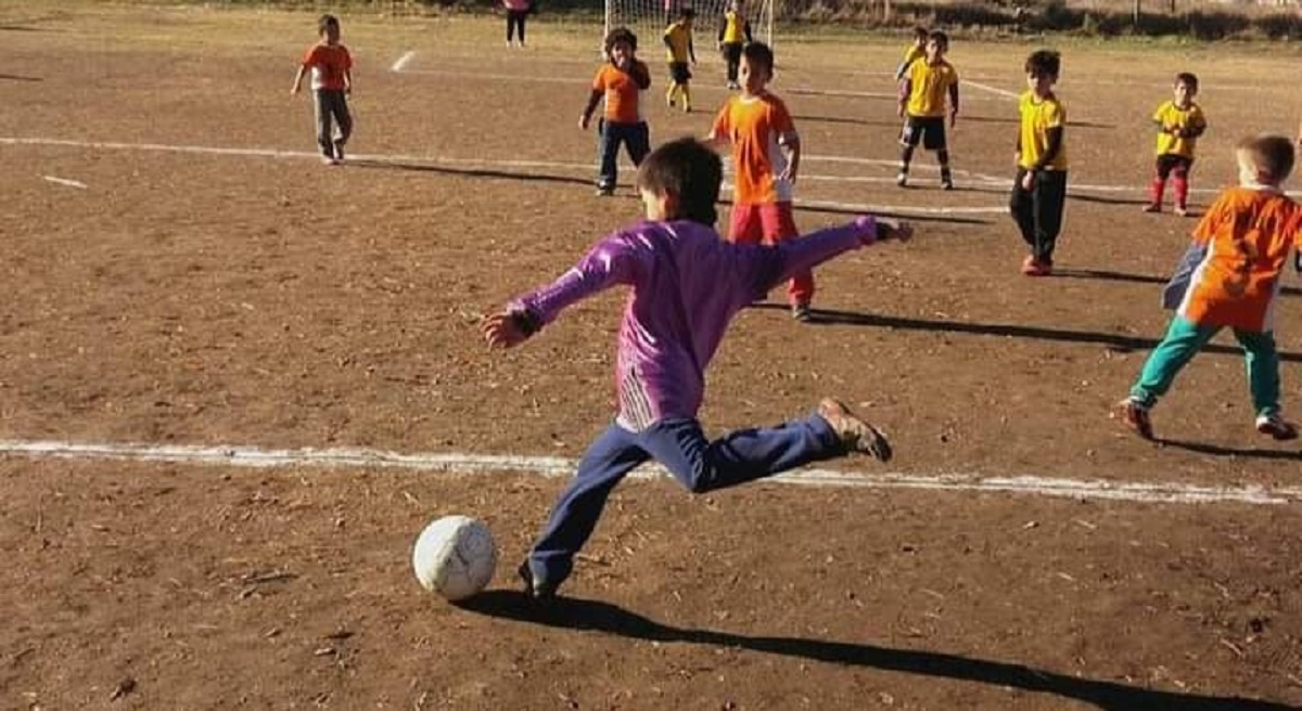 Más de 500 chicos participan de la Liga Municipal de Fútbol Infantil.