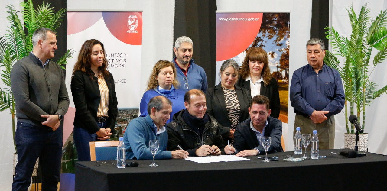 Gutiérrez, Suárez y Colonna, en el acto de firma del convenio. Foto gentileza.